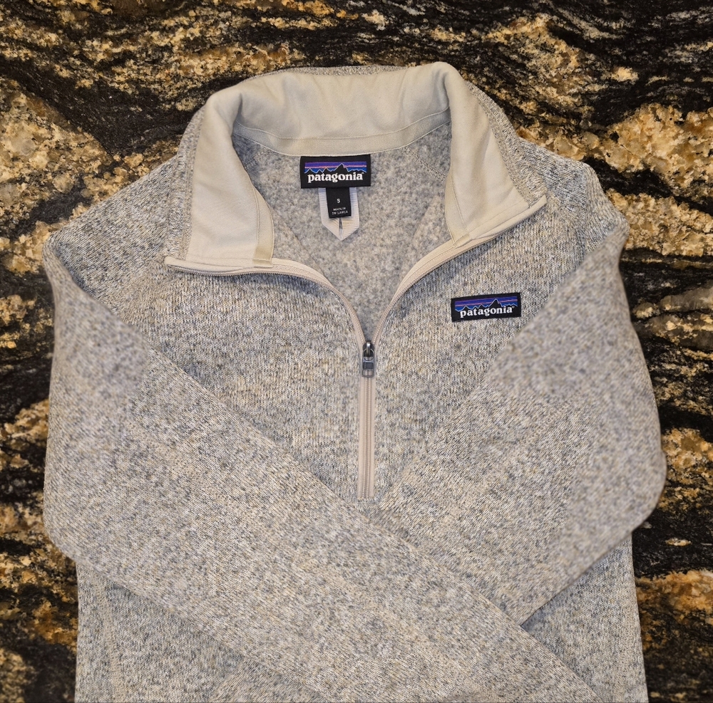 Patagonia Cream and Gray Knit Pullover